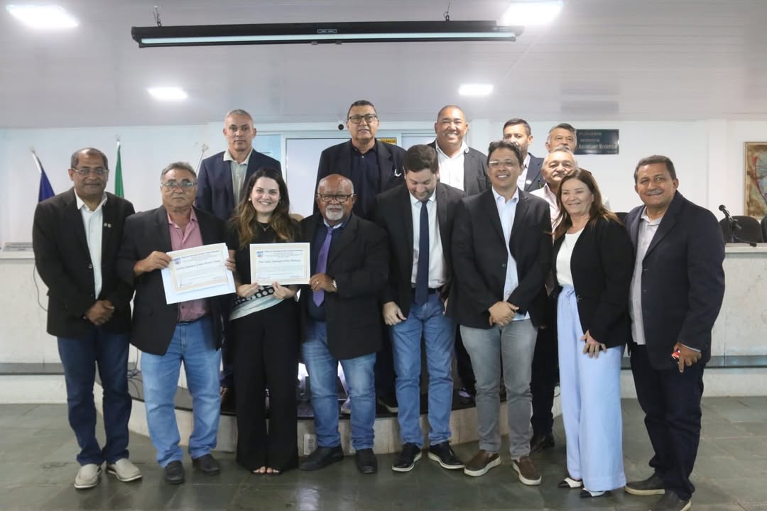 Sessão aprova homenagens e projeto